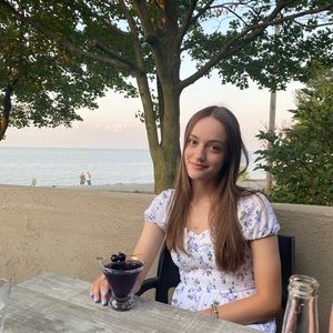 Meet your Posher, Danielle